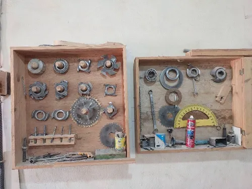 Machine de menuiseries bois  عتاد نجارة الخشب