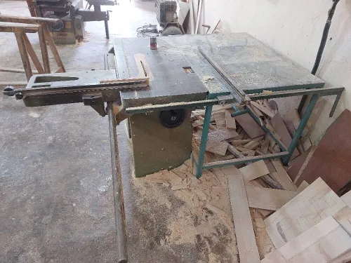 Machine de menuiseries bois  عتاد نجارة الخشب