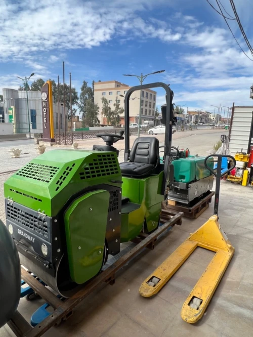 ROULEAU COMPACTEUR / 2 CYLENDERS 840KG - CONDUCTEUR /  2 CYLENDERS 860-730KG / 1 CYLENDER 298KG