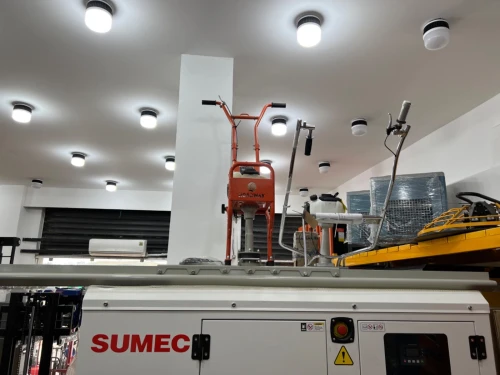COMPACTEUR / SCIE A SOL / BETONNIERE / POLISSEUSE BETON / RÉGLE A BETON