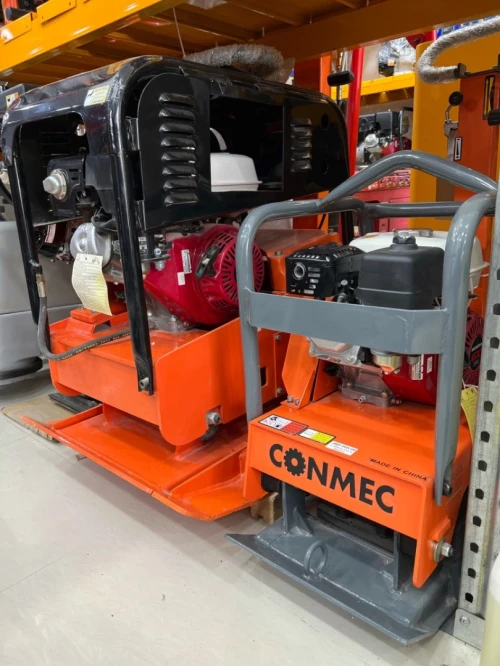 COMPACTEUR / SCIE A SOL / BETONNIERE / POLISSEUSE BETON / RÉGLE A BETON