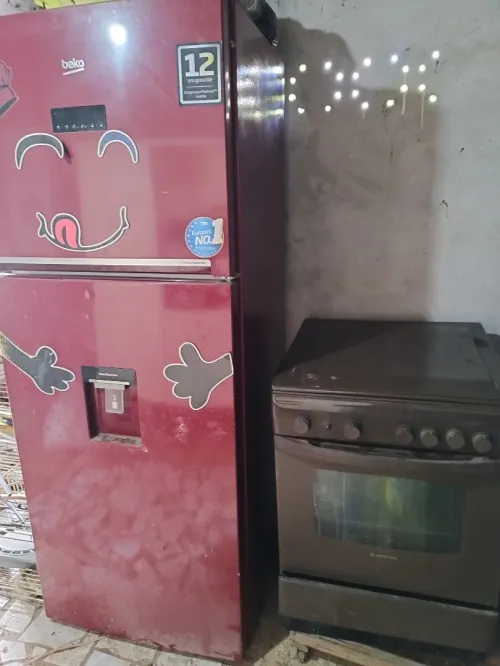 Réfrigérateur avec congélateur  cuisinière 