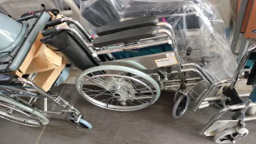 Fauteuil roulant adultes et enfants 