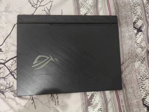 PC GAMER - ASUS ROG Strix G512LV