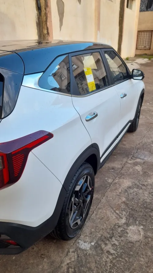 Kia Seltos 2026 Premium Edition Black top