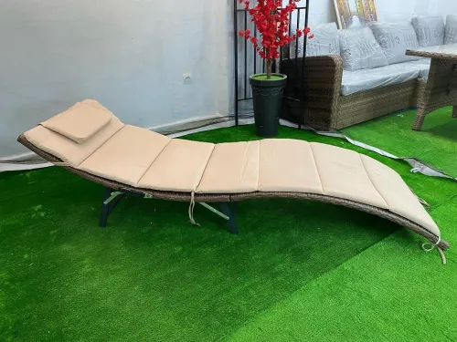DEUX CHAISE LONG AVEC TABLE BASSE IMPORTATION MALAISIE 