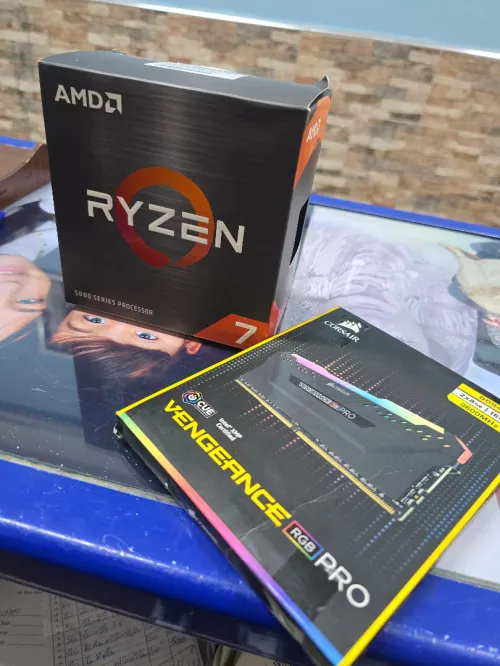 radeon RX 7800 XT + Ryzen 5700 X  + Corsair vengance RGB Pro 16 Go