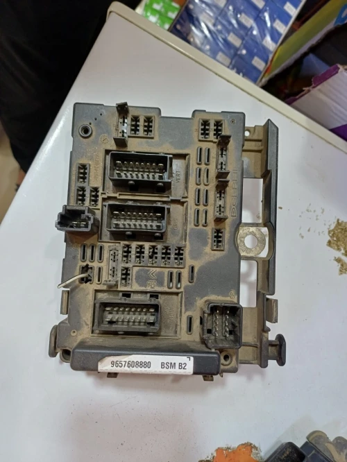Boîte fusible Peugeot Citroën 206 207 1.1
