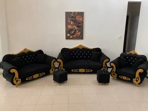 Salon noir et doré 3+2+1+1 avec tabourets à vendre