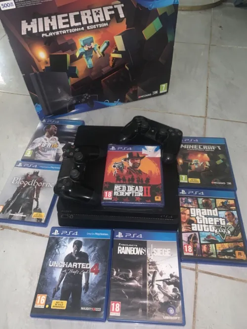 ps4 slim 500 go avec deux manettes et 7 jeux 