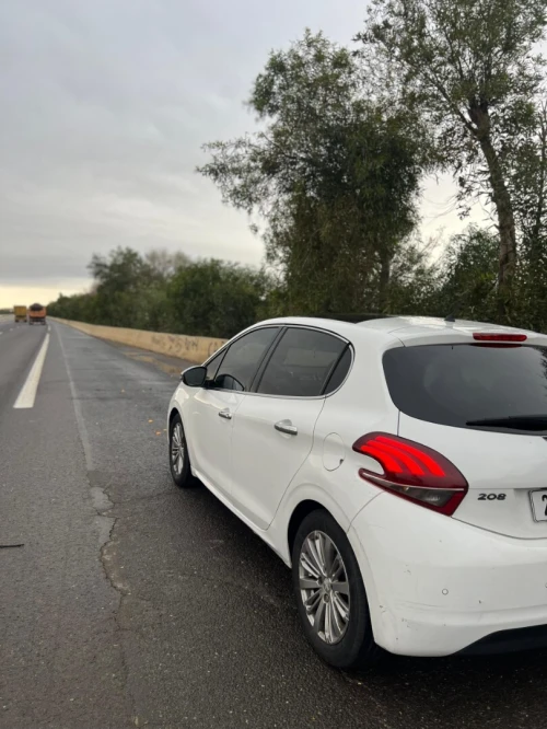 Peugeot 208 2015 Allure Facelift