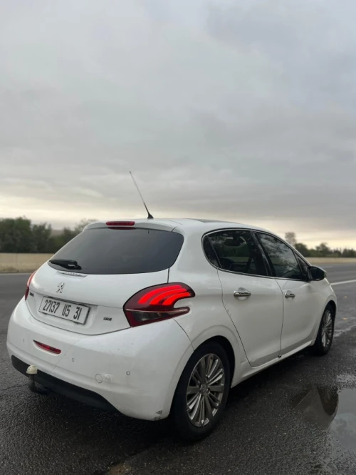 Peugeot 208 2015 Allure Facelift