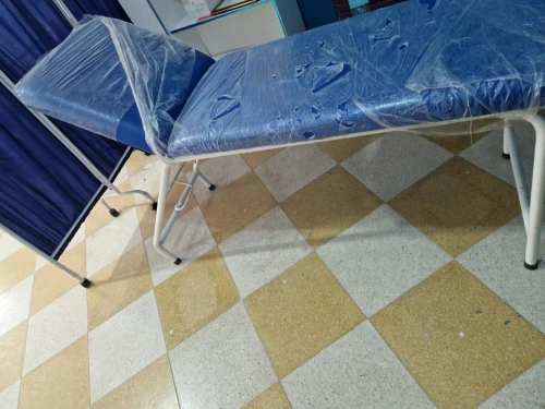 Paravent et table de consultation