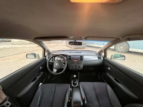 Nissan Tiida 5 portes 2010 