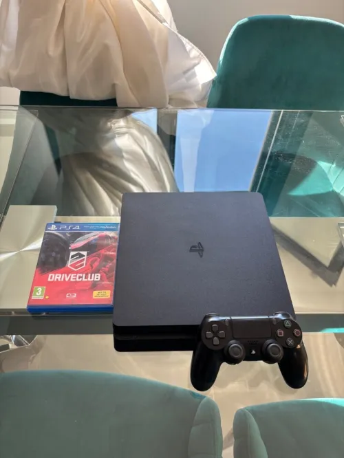 PlayStation 4 slim