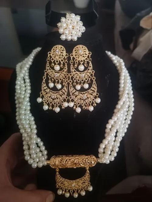 collier avec bague et boucle d'oreille