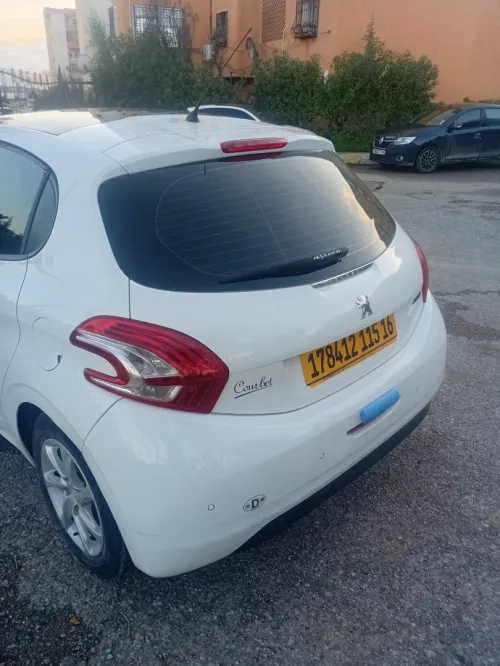 Peugeot 208 2015 Allure