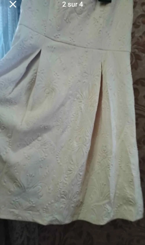 Robe courte simple et chic (France)