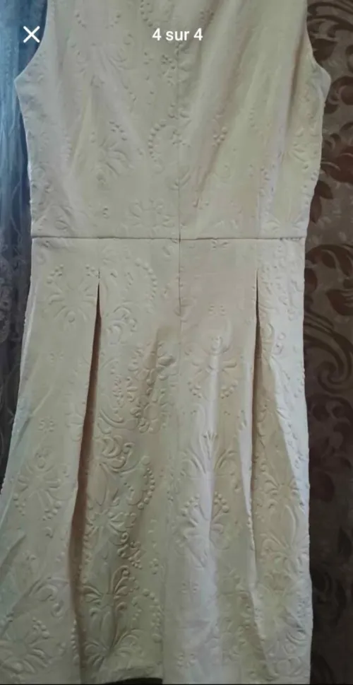 Robe courte simple et chic (France)