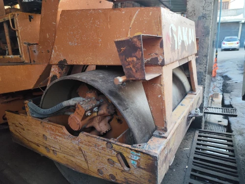 2 Compacteur sakai 