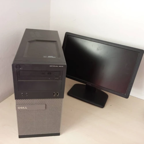 bureau avec un bon qualité de bois et un micro ordinateur