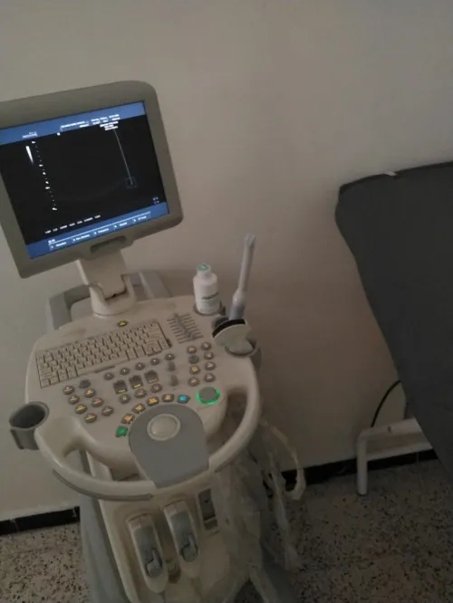 Echographe doppler sonoace x6 et mobilier d'un cabinet médical .