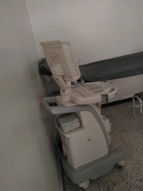 Echographe doppler sonoace x6 et mobilier d'un cabinet médical .