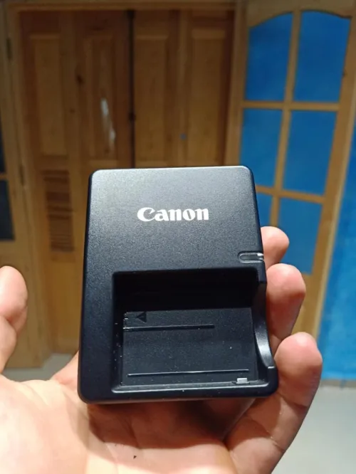 CANON 1000D AVEC 18-55 MM OU 75-300MM