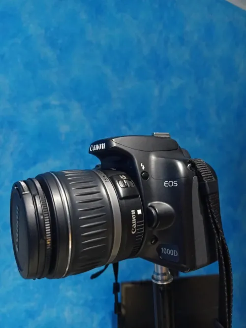 CANON 1000D AVEC 18-55 MM OU 75-300MM