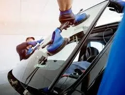 Vente et montage pare brise original tout le voiture  بيع وتركيب جميع انواع زجاج السيارات  
