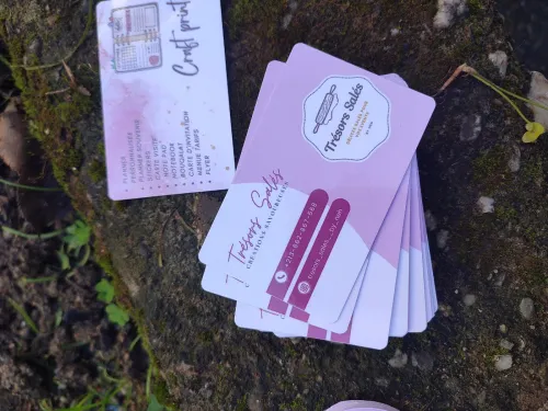 Cartes visite personnalisée disponible 