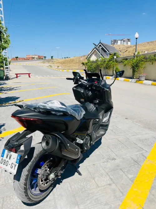 Yamaha Tmax 2025