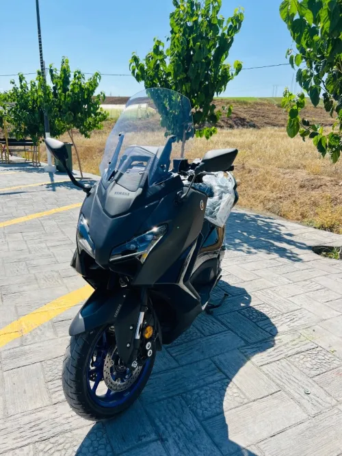 Yamaha Tmax 2025