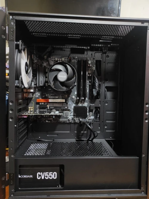PC GAMING RYZEN 5 3400G / 16GB DDR4 FURY / 512GB SSD NVME / 550W CORSAIR / MSI B550M / SOUND CARD ASUS XONAR SE