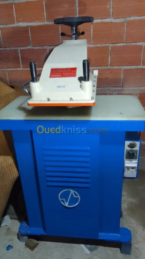  Technicien en Maintenance et automatisme industrielle.    أشغال كهرباء صناعية و معمارية