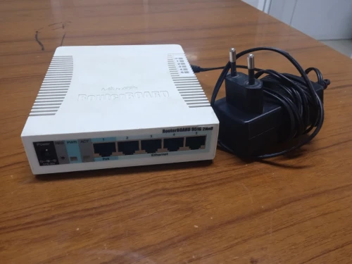 Router MikroTik RB951G-2Hnd