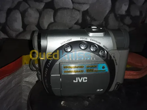 Caméra vidéo a k7 Avec 2 k7 vierge 