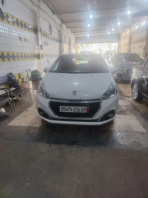 Peugeot 208 2016 Active Facelift