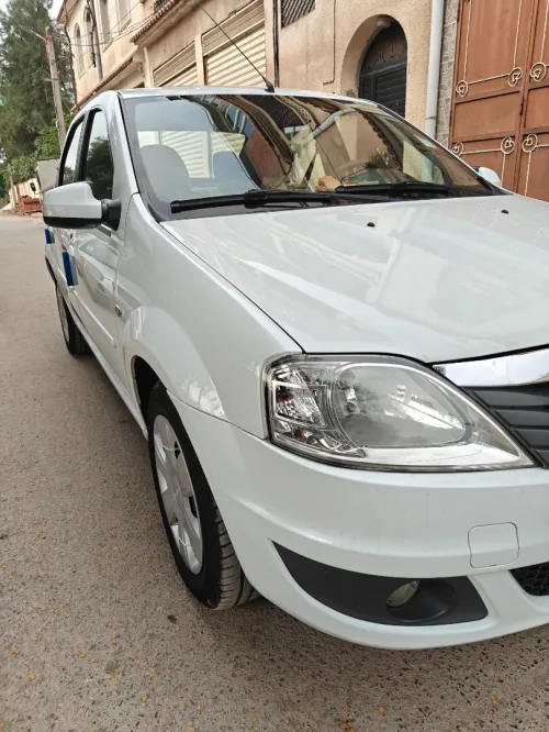 Renault Logan 2013 La tout