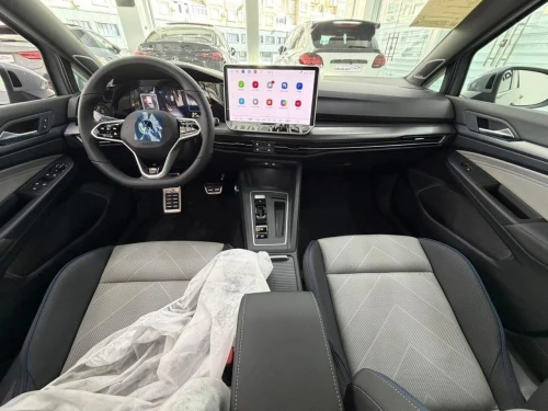 Volkswagen Golf 8 2025 Pro R-line