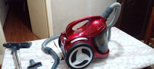 Aspirateur Kenwood sans sac, 1600W, 2L
