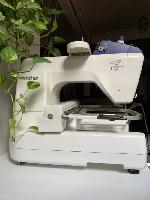 Machine de broderie BROTHER VR 