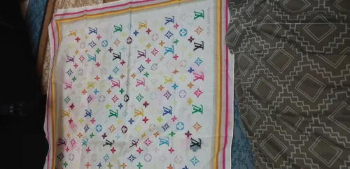 Foulard louis vuitton original 