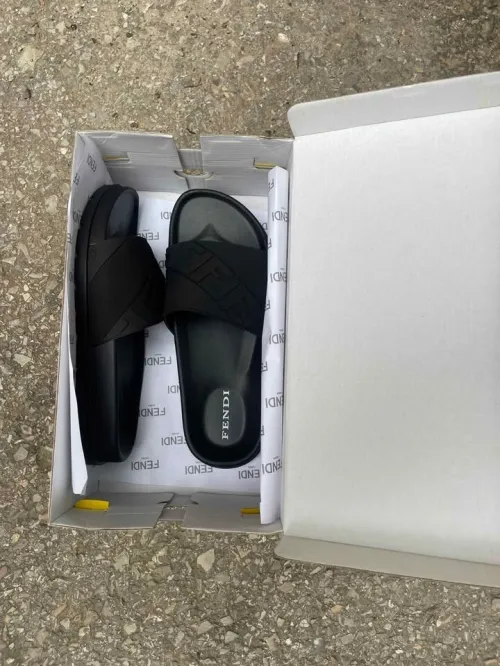 Claquettes fendi