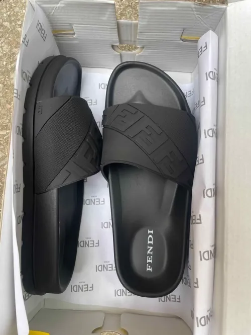 Claquettes fendi