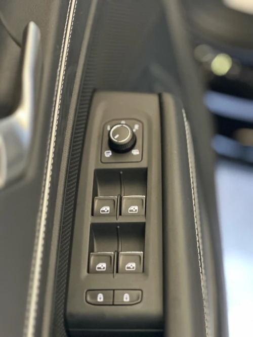 Volkswagen Passat 2025 PRO