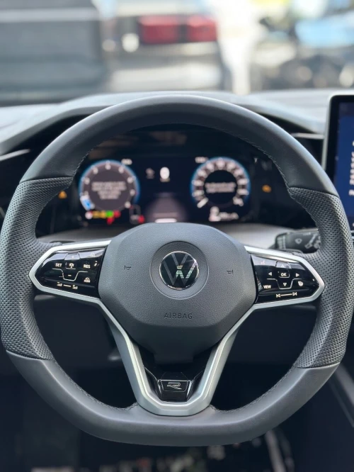 Volkswagen Golf 8 2025 R Black Edition 