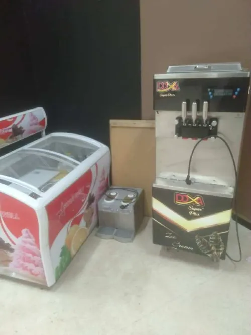 Machine crèmerie _juteuse_frigo congélateur 