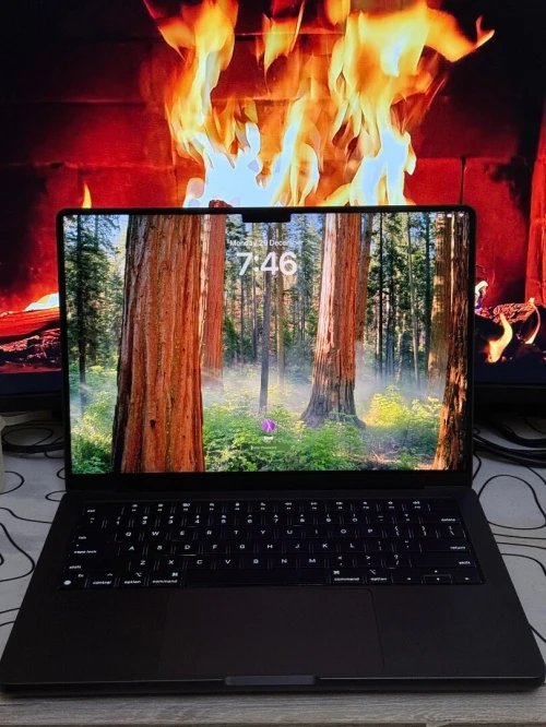 Macbook pro m4 2024 16/512 gb batteries 100 % cycle 14 fois libiri officiel 10/10