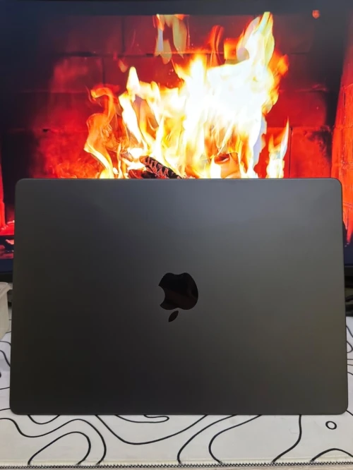 Macbook pro m4 2024 16/512 gb batteries 100 % cycle 14 fois libiri officiel 10/10